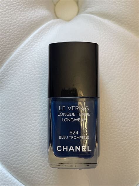 blue trompeur chanel|LE VERNIS Nail colour 101 .